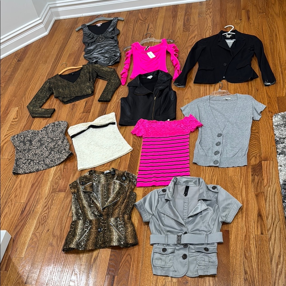 Lot of 11 Stylish Tops Crop, strapless and more! Size M